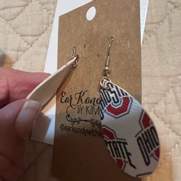 ****Donated****Ohio State University dangling earrings - Picture 3 of 5